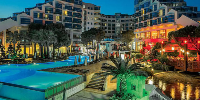 Skupinový silvestrovský pobyt v Cornelii Deluxe